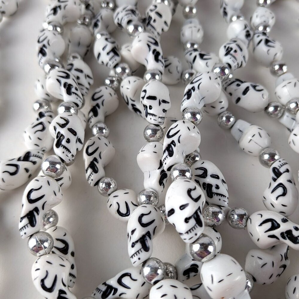 Lot of Pirate Skull Mardi Gras Beads - Picture 2 of 5